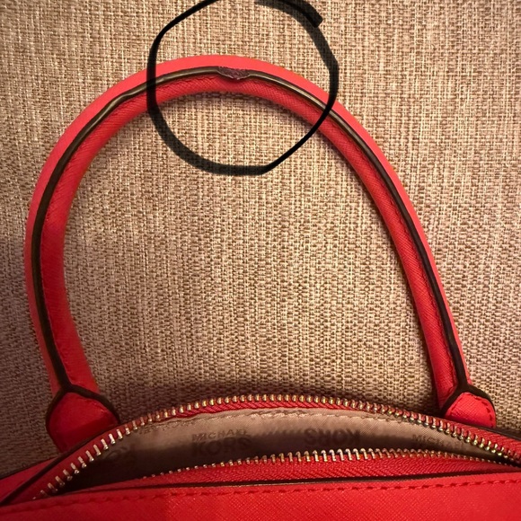 Bright colored Michael Kors bag with gold accents & detachable strap! - Picture 9 of 9